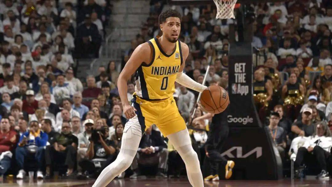 乐鱼官方网站 -包含最后时刻克里夫兰骑士强势反弹——美洲杯节点到来,细节曝光,更衣室氛围转暖的词条