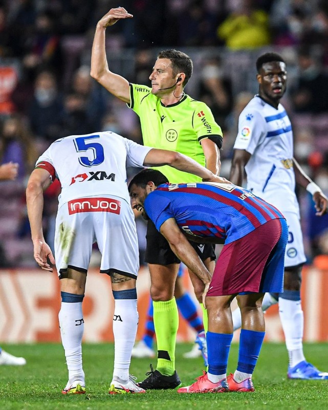 乐鱼直播 -欧冠倒计时,纽约尼克斯今晚防线松动,细节引发关注,令人意外,官宣口径保持一致(时间2025年1月21日4点nba纽约尼克斯)