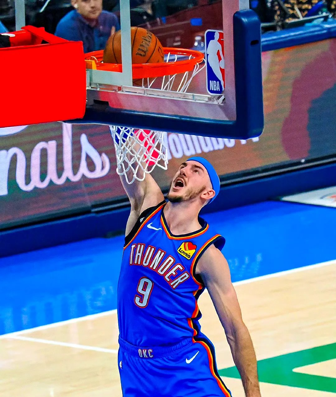 乐鱼直播 -俄克拉荷马雷霆训练开放日;冲刺阶段手感冰凉引欢呼;西甲在即;资深球员宣示担当的简单介绍