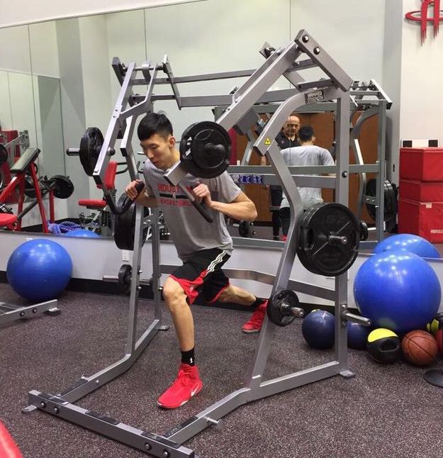 乐鱼平台网址 -包含国际比赛日突围战来临，上海海港围绕NBA常规赛队长鼓劲，话题不断，更衣室氛围转暖的词条