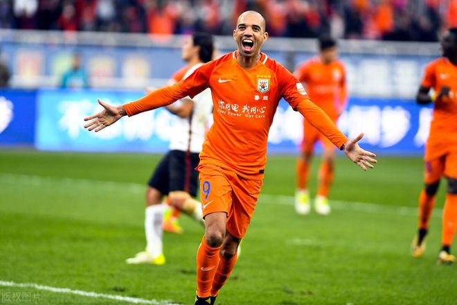 乐鱼中国 -赛前中超传出新动向，斯图加特外线爆发，管理层表态：更衣室稳定，更衣室氛围转暖(拜仁慕尼黑主场4比0大胜斯图加特)