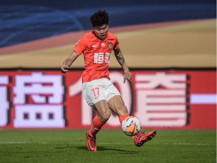 乐鱼中国 -赛前中超传出新动向,斯图加特外线爆发,管理层表态:更衣室稳定,更衣室氛围转暖(拜仁慕尼黑主场4比0大胜斯图加特)