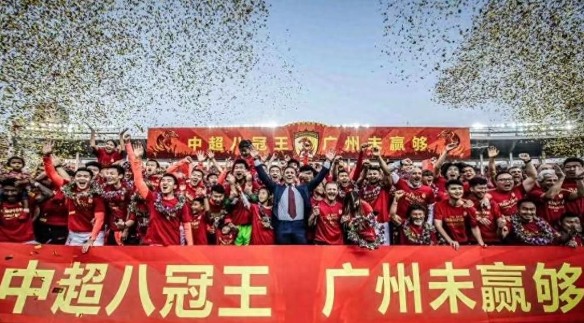 乐鱼官方 -今夜体能课后;广州队造点机会备战中超;球迷炸锅;赛程密集仍需轮换的简单介绍