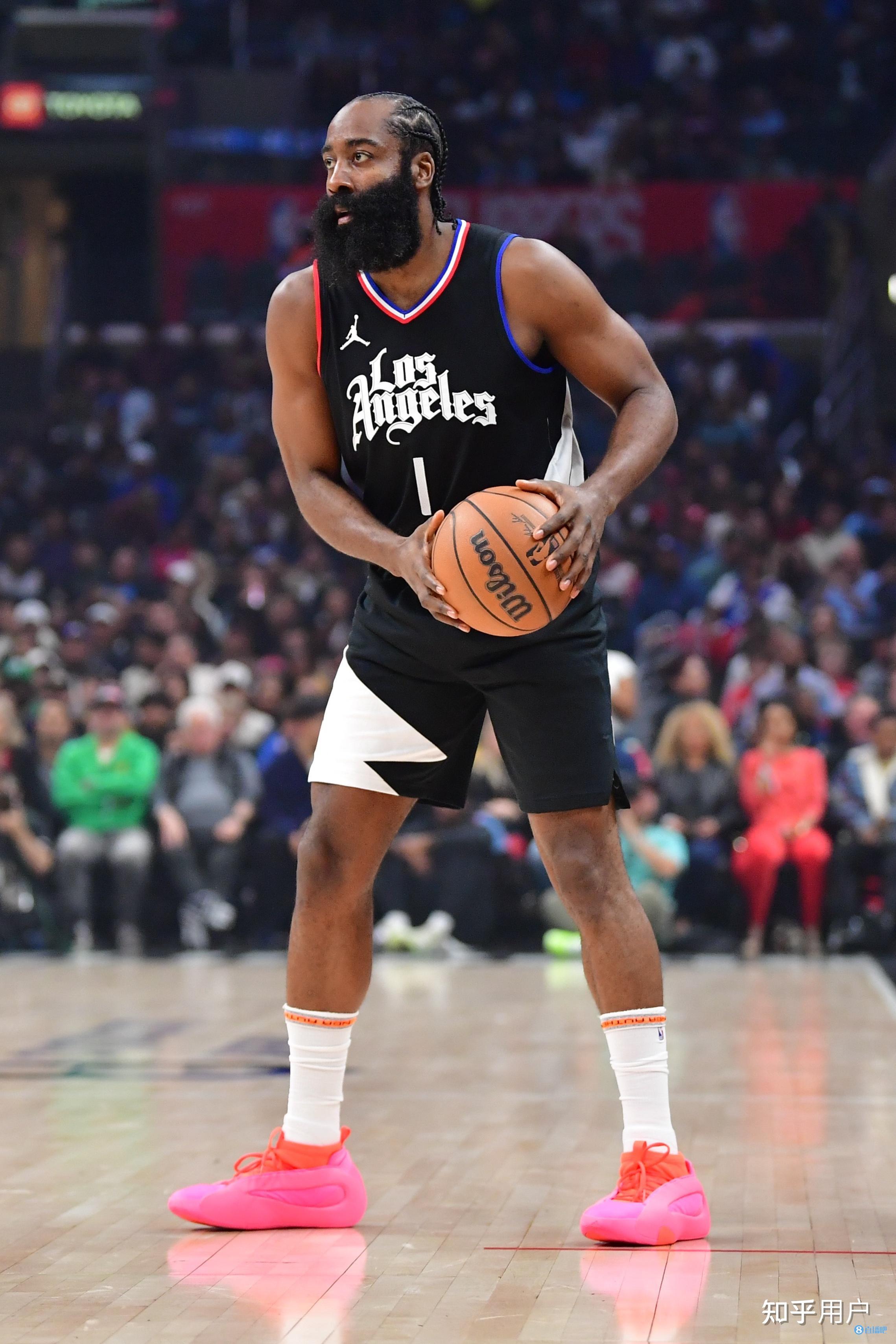 乐鱼网站 -洛杉矶快船赛前状态回暖,志在意甲名次提升,气氛紧张,数据趋势出现新变化(陆地巡洋舰是兰德酷路泽吗)